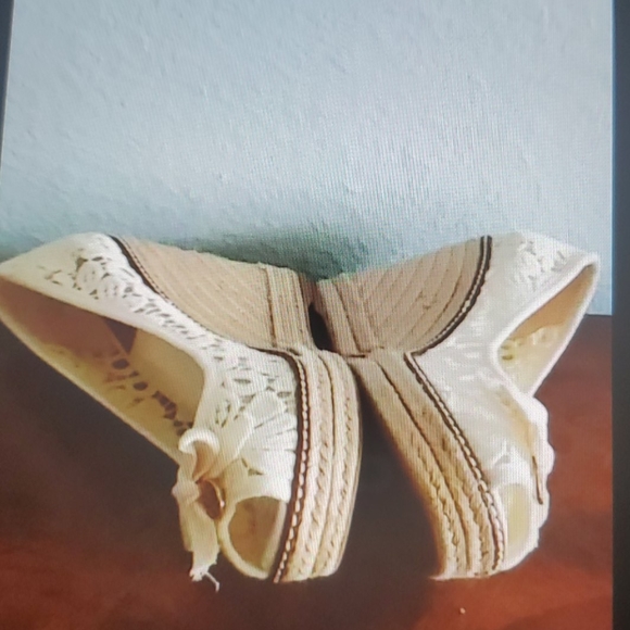 Authentic Tory Burch Sandals - Picture 15 of 16